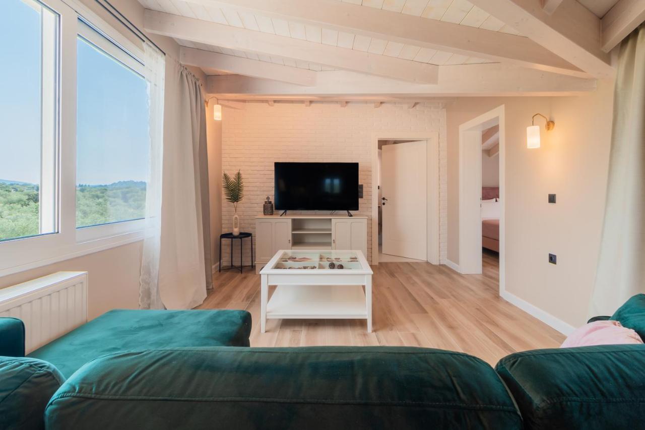 Melena Premium Suites Roda  Exterior foto